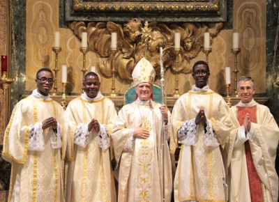 From left to right: Rev. Emmanuel Marfo (Ghana), Rev. Benjamin N'gambi (Malawi), HE Mons. Angelo Vincenzo Zani, Rev. Petro Chacha (Tanzania), D. Javier Canosa (Rector of the International Ecclesiastical College "Sedes Sapientiae")